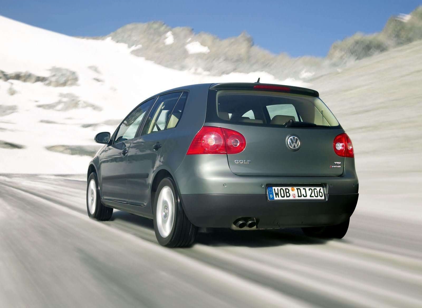 VW Golf 5 Hatchback Go Rent Cluj car rental service